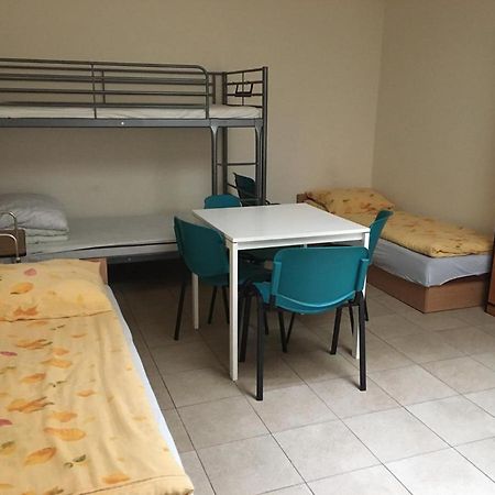 Noclegi Pracownicze Zielonka  Exterior foto