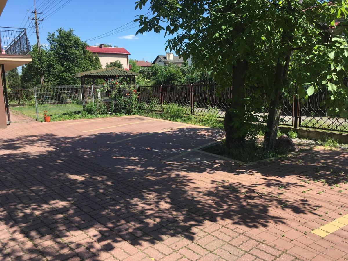 Noclegi Pracownicze Zielonka  Exterior foto